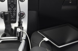 TomTom High Speed Multi Charger mit iPad im Auto