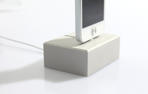 Sir James: Aluminium-Dock für das iPhone 5