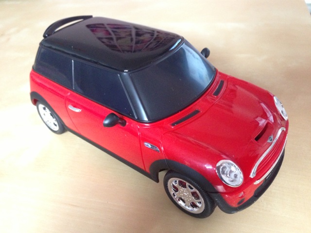 BeeWi Bluetooth Mini Cooper: Kleines Rennauto mit iPhone-Fernbedienung im Test