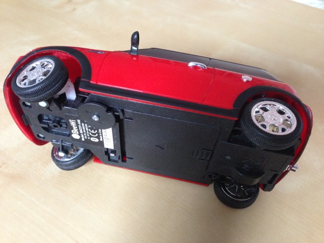 BeeWi Bluetooth Mini Cooper: Kleines Rennauto mit iPhone-Fernbedienung im Test