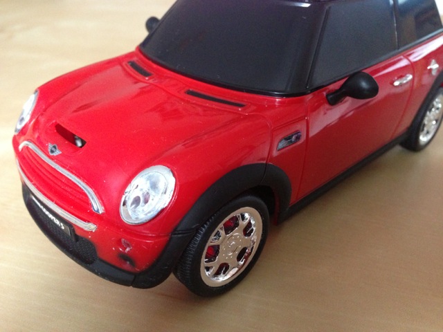 BeeWi Bluetooth Mini Cooper: Kleines Rennauto mit iPhone-Fernbedienung im Test