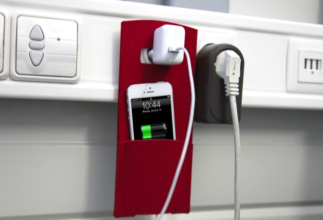 PhoneBoy: Das iPhone einfach an der Wand laden