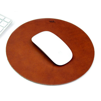 Pack & Smooch Mousepad aus Leder: Eine edle Schreibtischunterlage für Magic Mouse und Co.