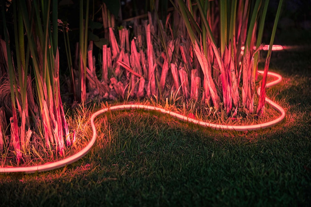 Philips-Hue-White-and-Color-Ambiance-LightStrip-Outdoor-Lifestyle