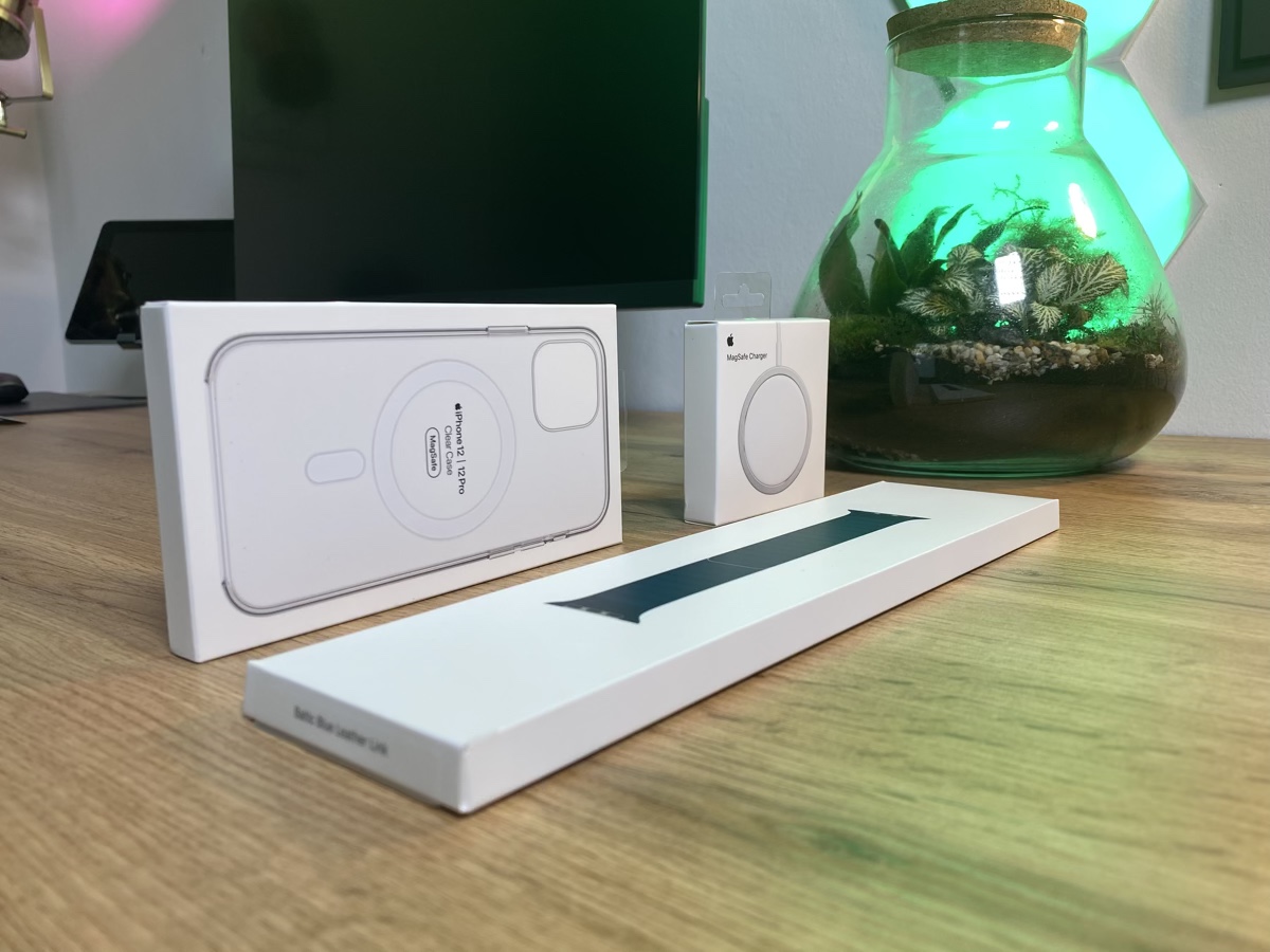 <span class="entry-title-primary">Neues Zubehör ausgepackt: MagSafe-Charger, Clear Case und Lederarmband</span> <span class="entry-subtitle">Das hat Apple alles zu bieten</span>