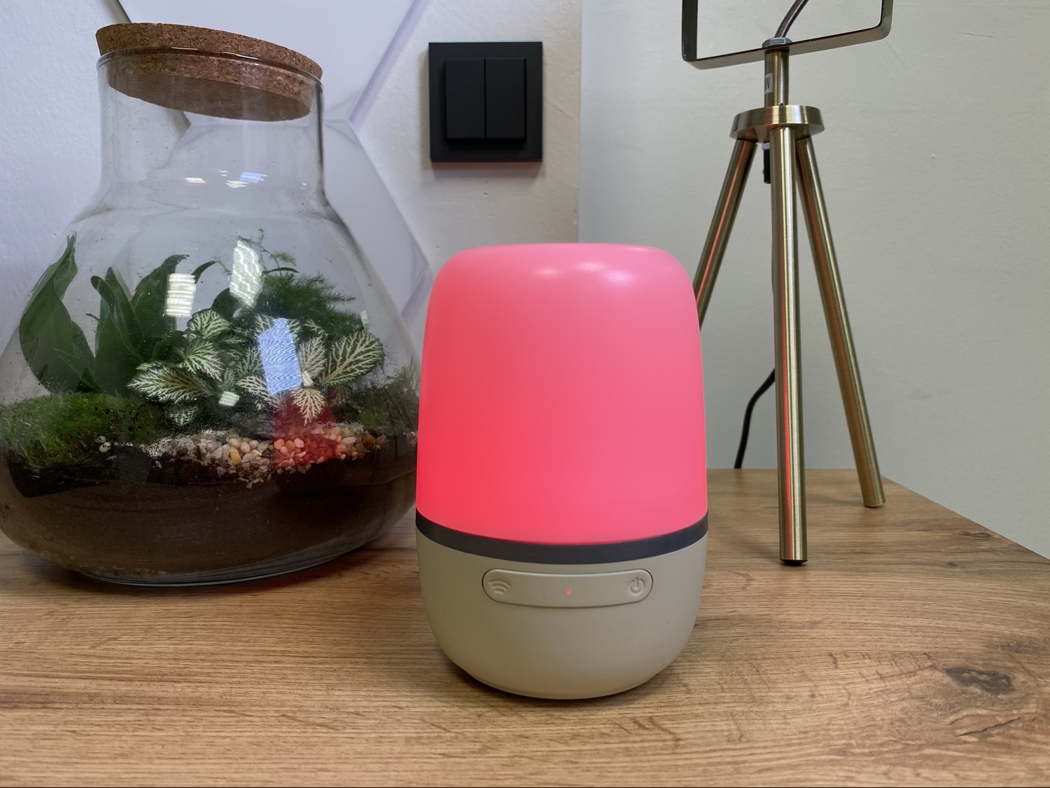 <span class="entry-title-primary">Im Test: Kleine Meross HomeKit-Nachttischlampe lässt Qualität vermissen</span> <span class="entry-subtitle">Wenig Licht, viel Schatten</span>