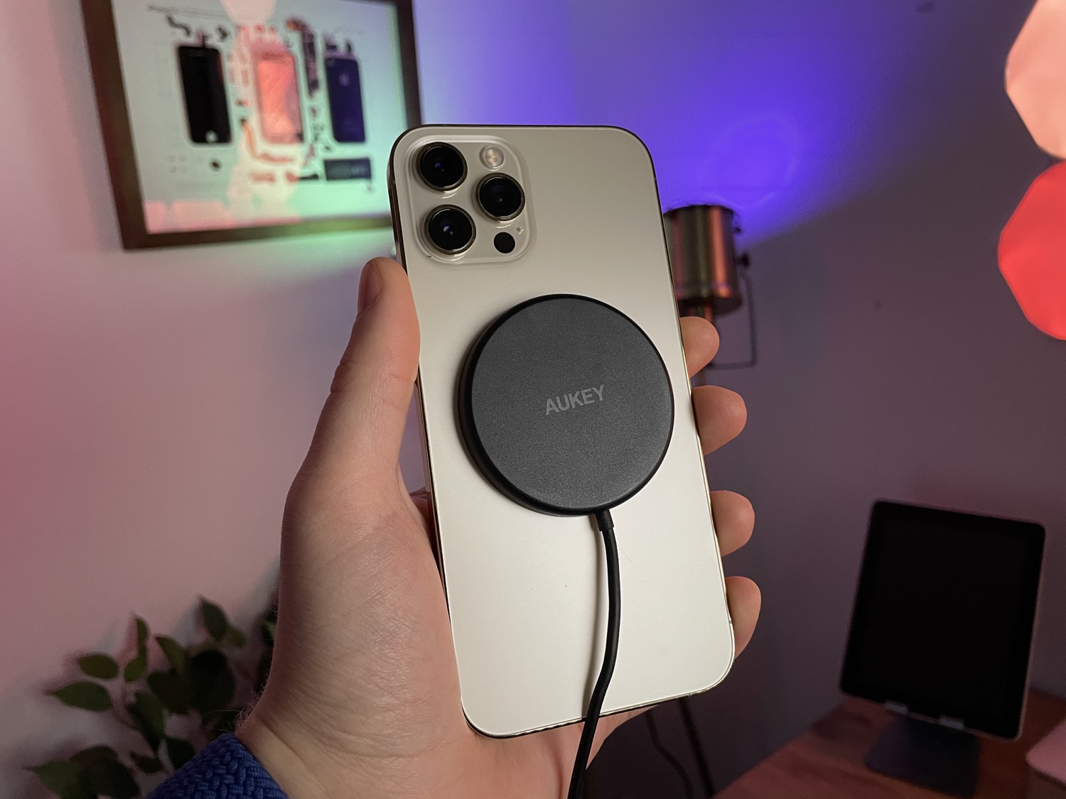 <span class="entry-title-primary">Aukey Aircore: Magnetisches Ladegerät für das iPhone 12 angeschaut</span> <span class="entry-subtitle">Für nur 18,99 Euro</span>