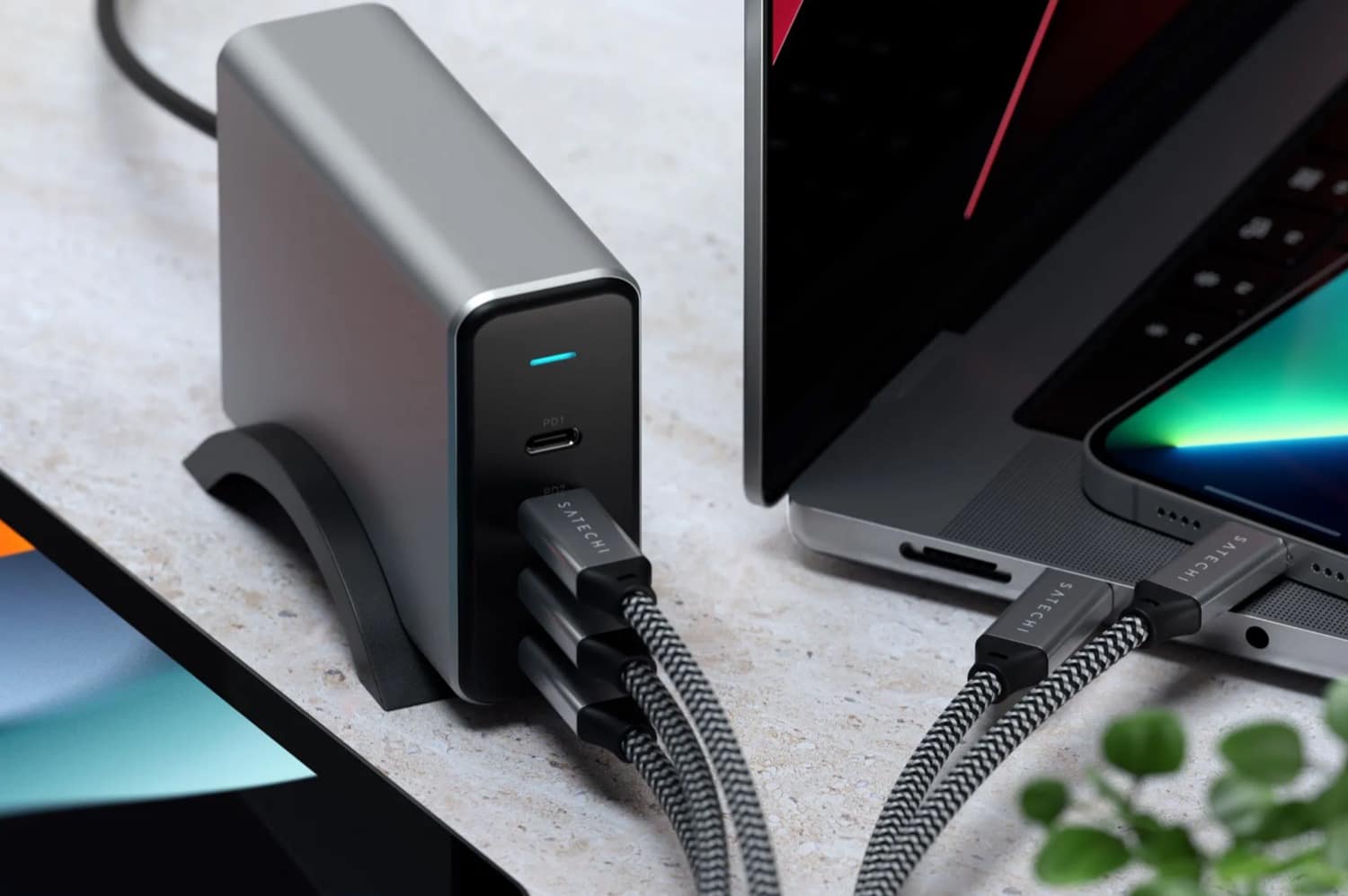 <span class="entry-title-primary">Satechi stellt 4-fach-Ladegerät mit 165 Watt vor</span> <span class="entry-subtitle">Schneller und mehr geht bisher nicht</span>