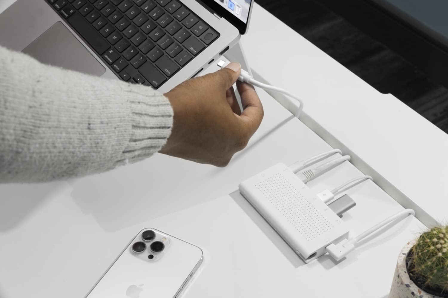 <span class="entry-title-primary">Twelve South StayGo: USB-C-Hub jetzt auch in Weiß</span> <span class="entry-subtitle">Leider nur zum Premium-Preis erhältlich</span>