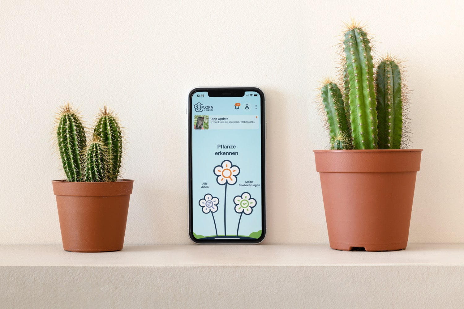 Flora Incognita-App auf einem iPhone auf einem Regal