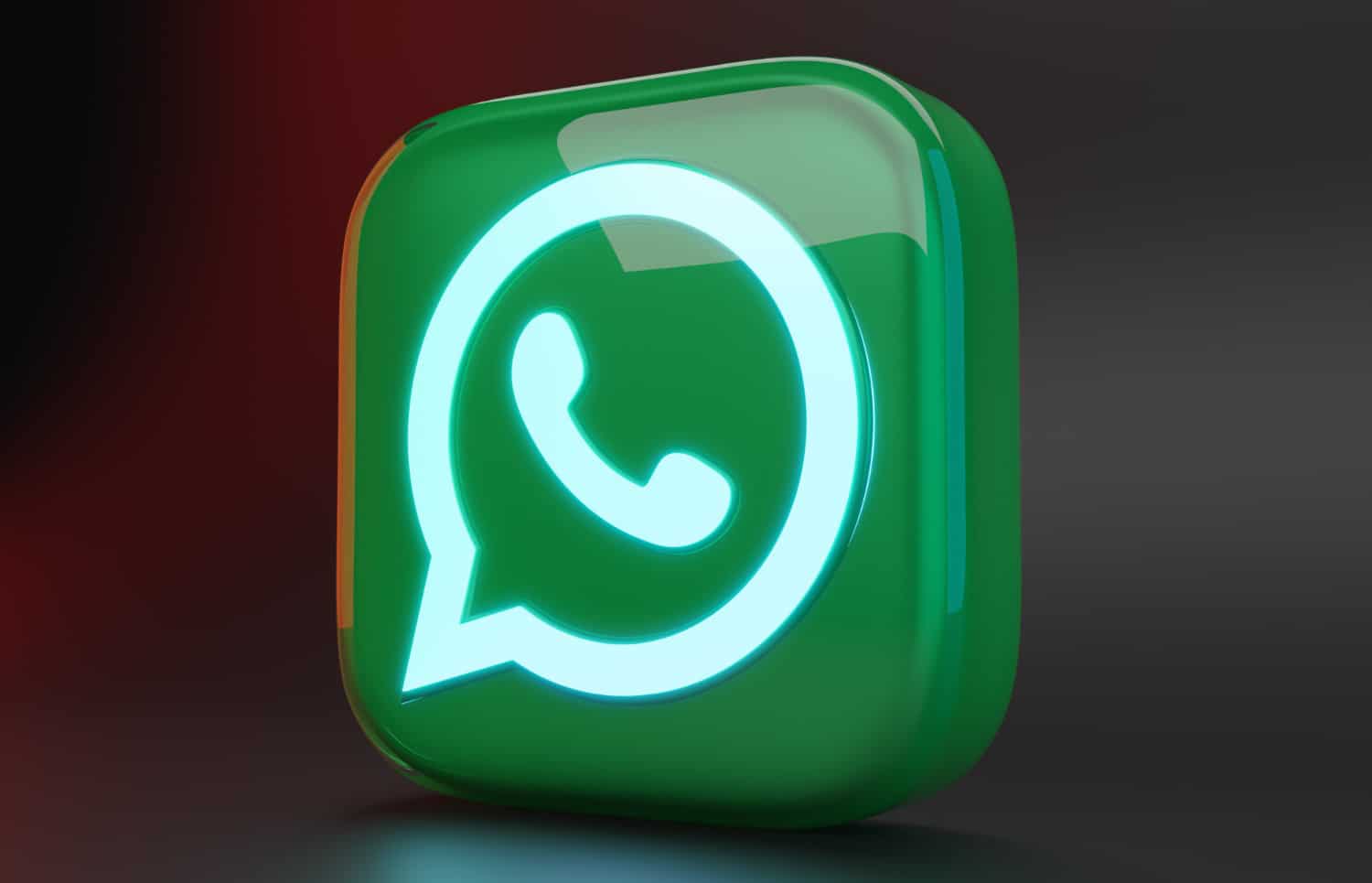 3D-Icon von WhatsApp vor dunkelgrauem Hintergrund