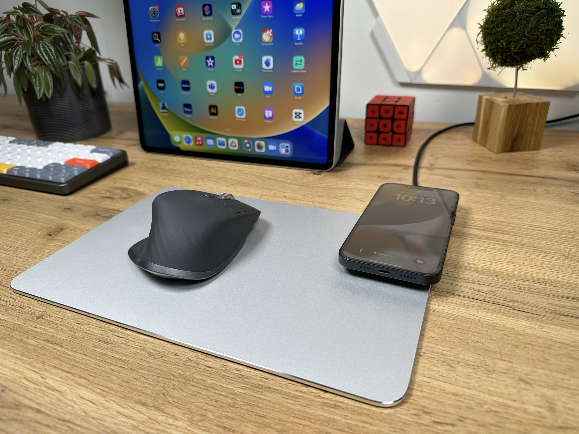 Iphone 14 | New: ESR iPhone 14 case with camera stand & CubeNest mouse pad with Qi charging station | apple iphone | CubeNest Mauspad