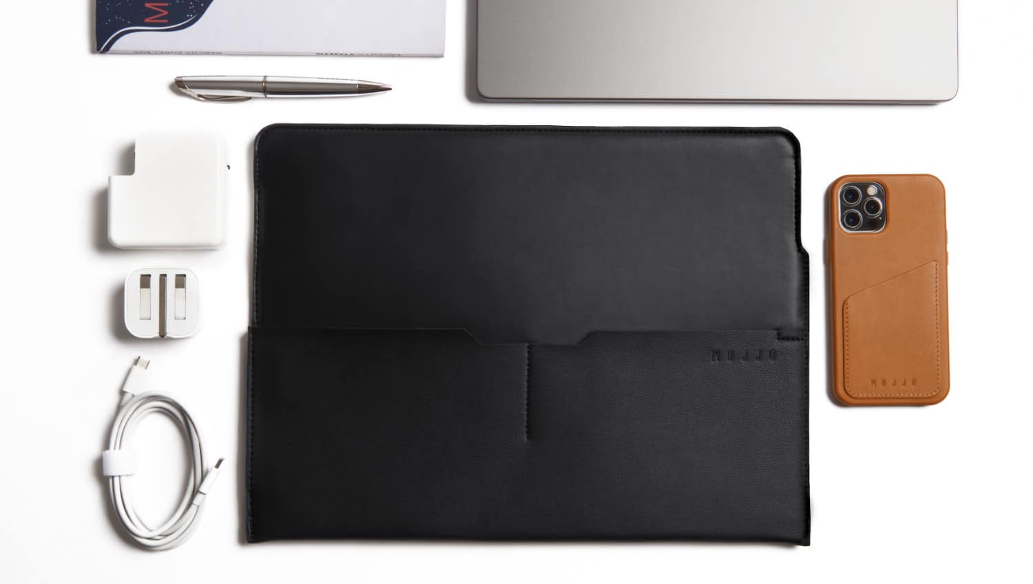 Apple | Mujjo Envoy: New sleeve made of vegan leather for the 14" and 16" MacBook Pro | macbook | Mujjo Envoy 14 Schwarz
