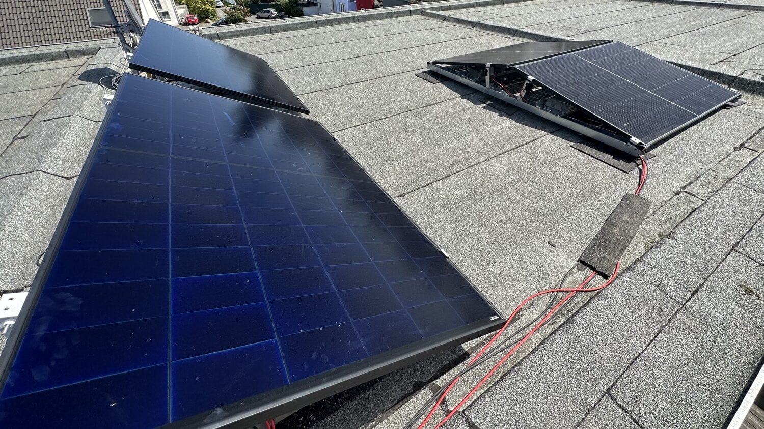Solarstell Connect Flachdachhalterung mit Solarmodul auf einem Flachdach