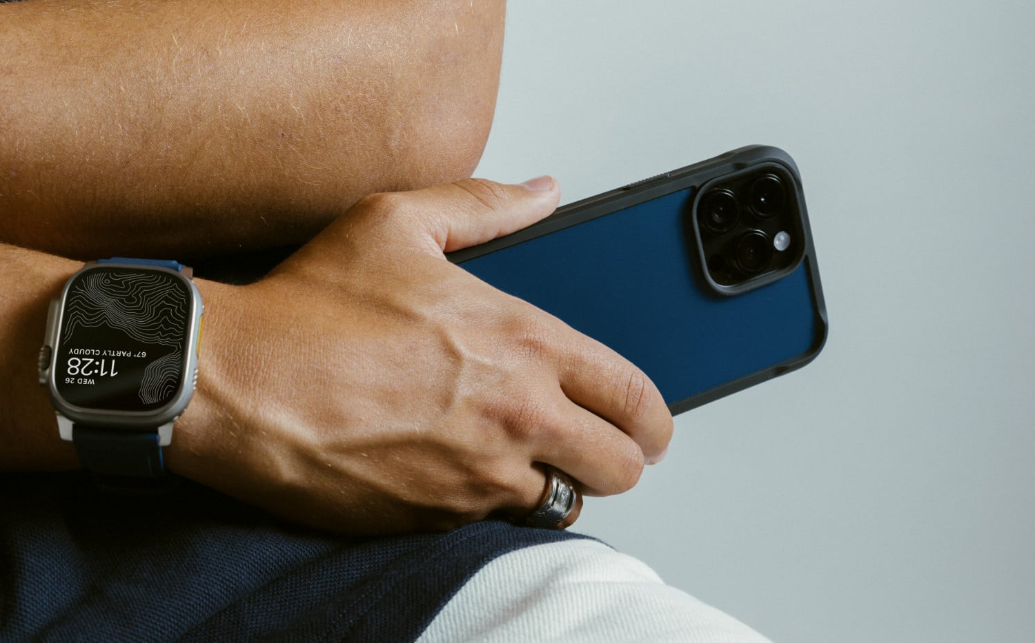 Nomad Rugged Case für das iPhone 15 Pro in Atlantic Blue