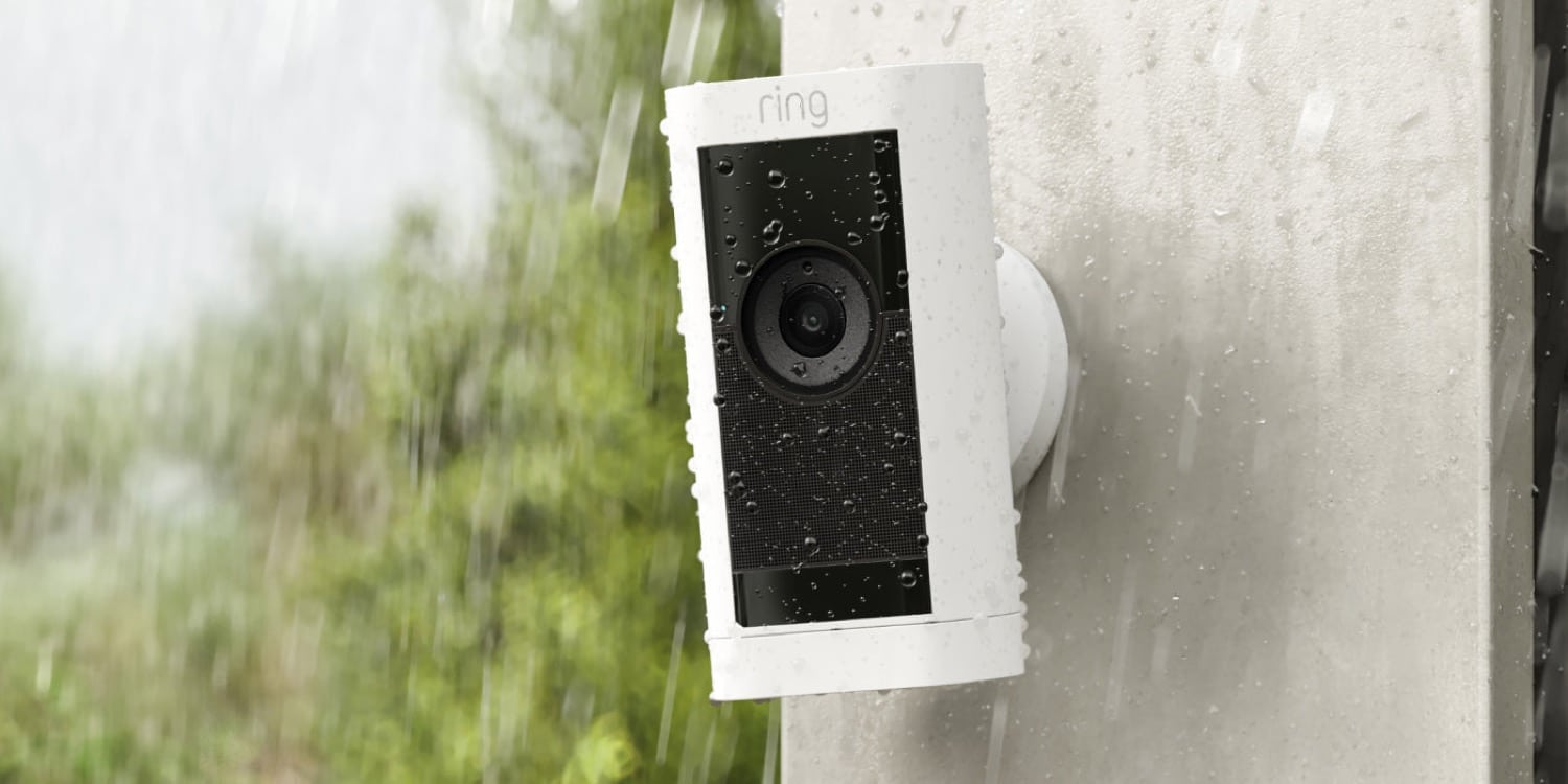 Die neue Stick Up Cam Pro von Ring im Regen