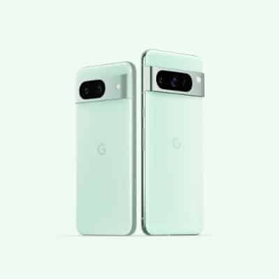 Produktfotos des Google Pixel 8 und 8 Pro in der Farbvariante Mint