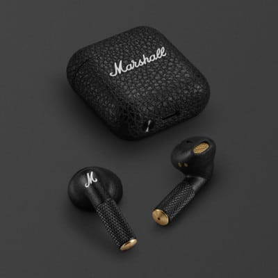 Marshall Minor IV vor grauem Hintergrund