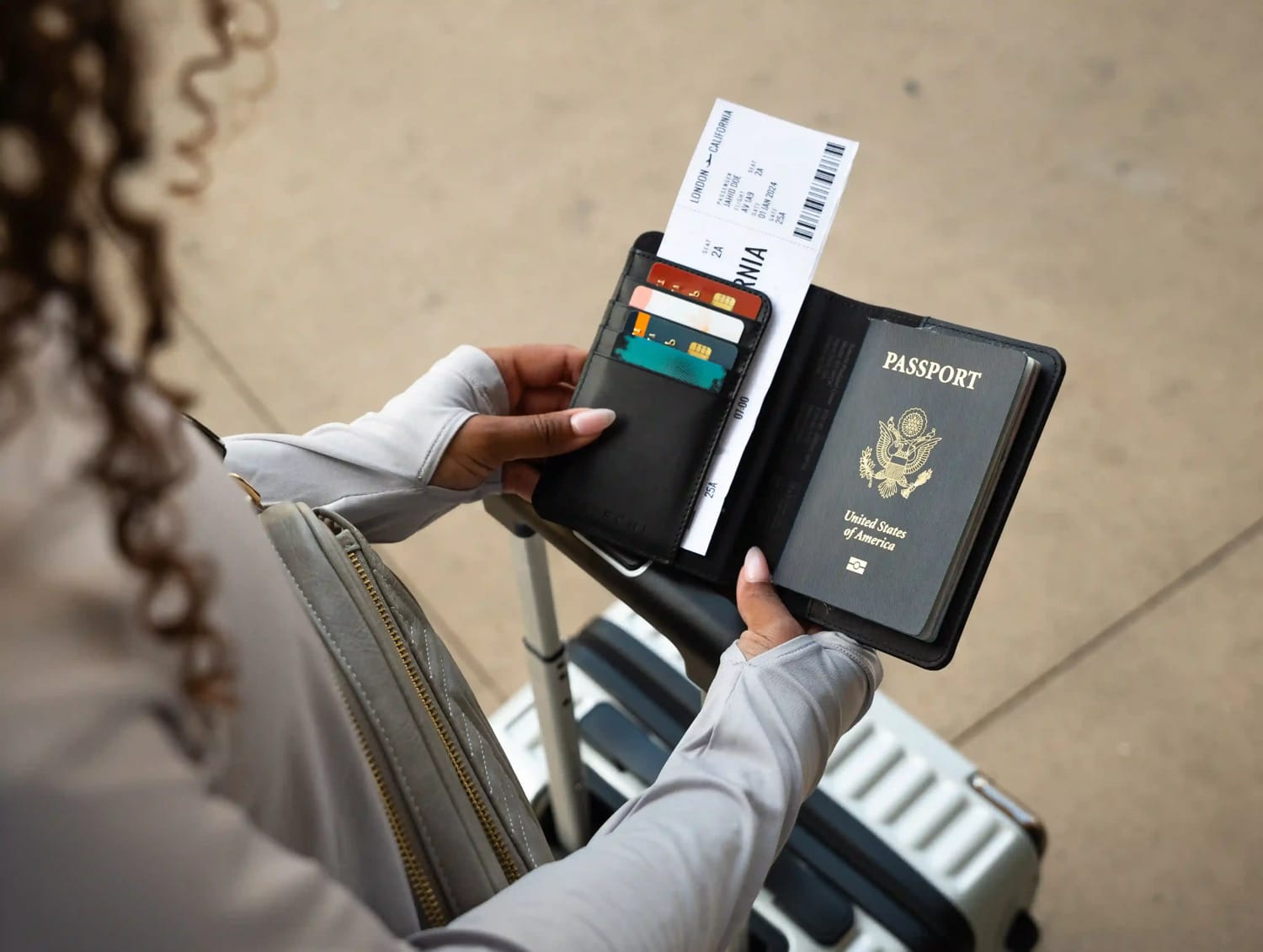 <span class="entry-title-primary">Satechi stellt Reisepass-Etui mit “Wo ist?”-Anbindung vor</span> <span class="entry-subtitle">RFID-Schutz und Akku sind mit dabei</span>