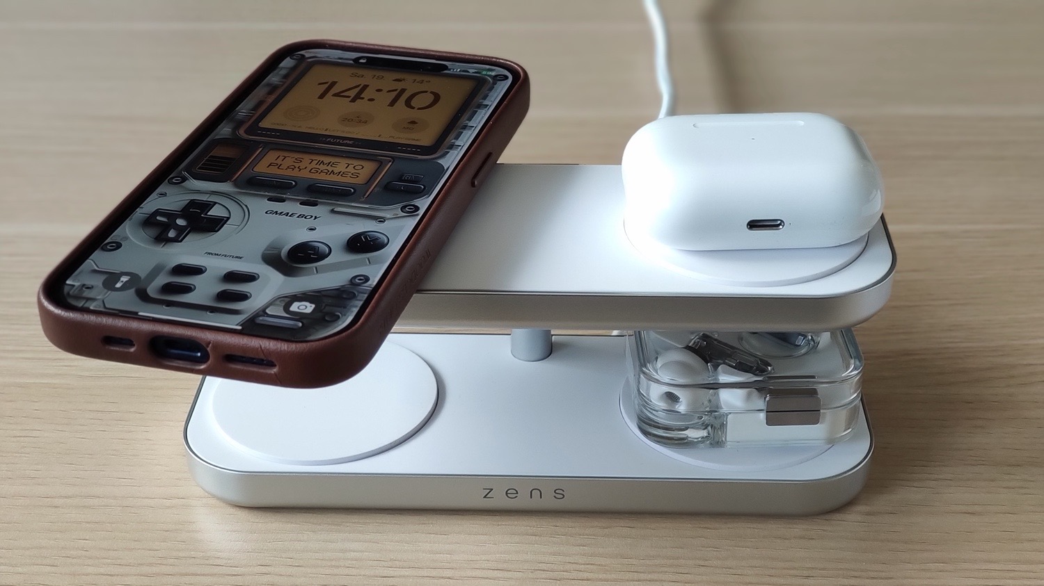 Zens Quattro Charger Pro 4: Doppeldecker-Ladegerät mit Qi2 ausprobiert