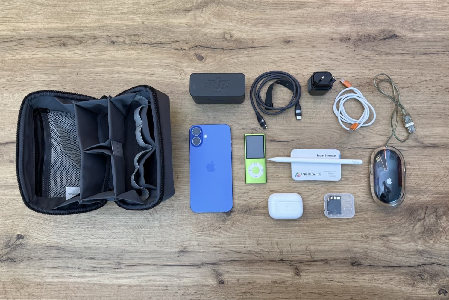 Der Belkin Reise-Organizer und viel Zubehör