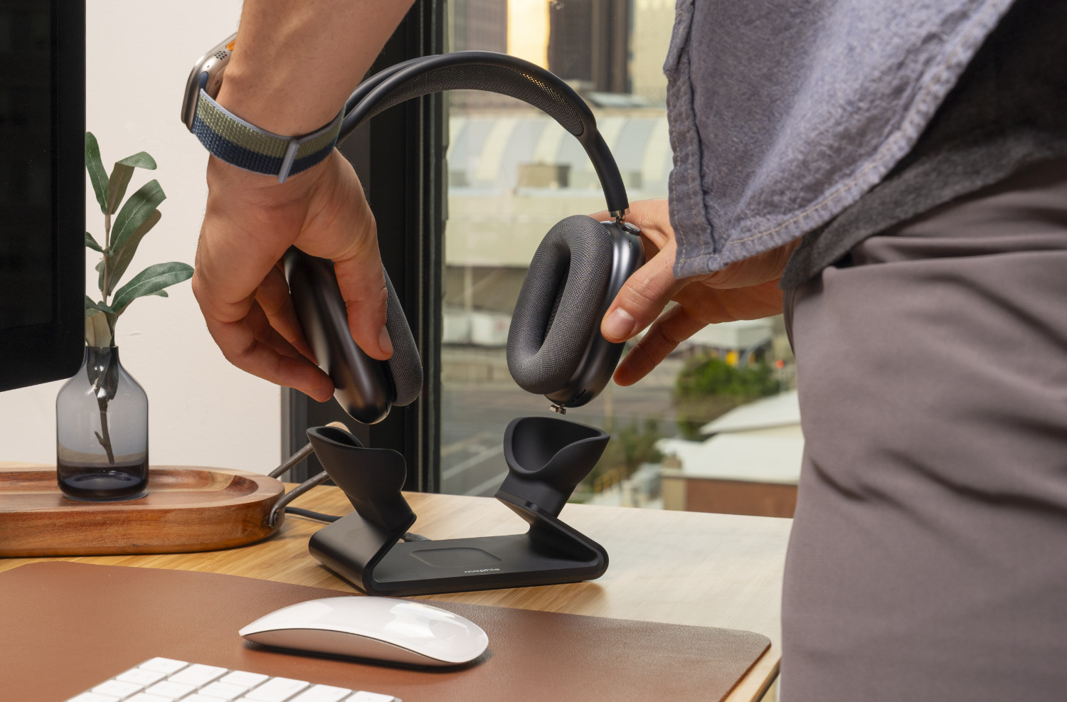 Mophie Ladestation auf einem Schreibtisch