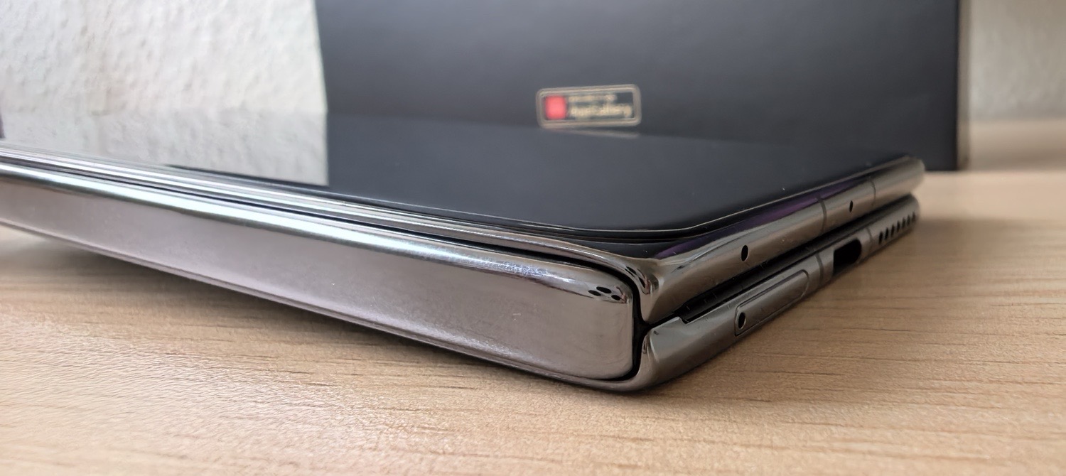Detailaufnahme des Scharniers des Huawei Mate X7
