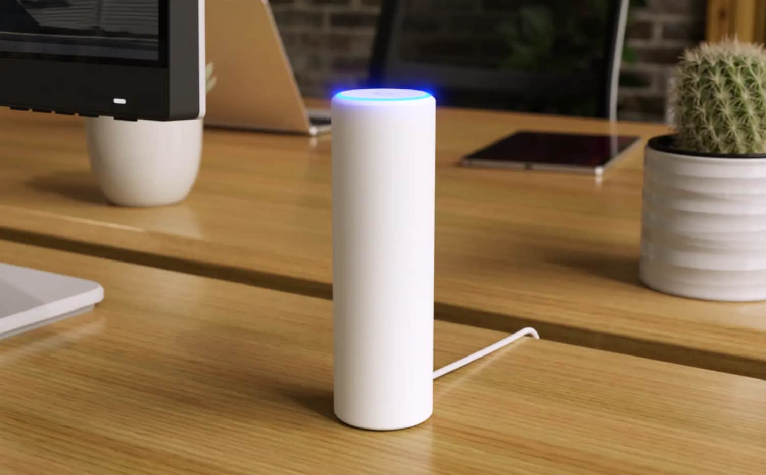 Ubiquiti U7 Mesh steht auf einem Schreibtisch