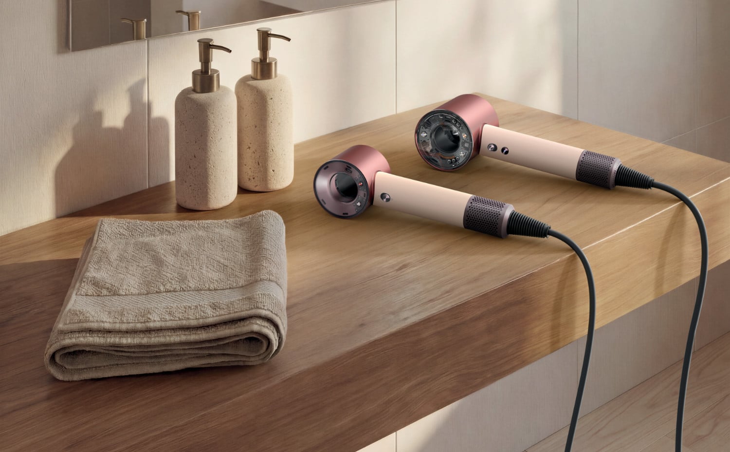 <span class="entry-title-primary">Dysons neuer Reise-Haartrockner: Supersonic Travel ist kompakt und leistungsfähig</span> <span class="entry-subtitle">Mit 299 Euro zum üblichen Dyson-Preis</span>