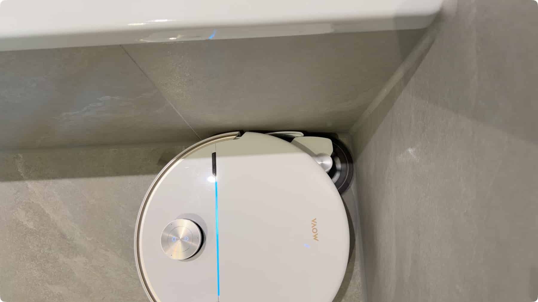 Mova V70 Ultra Complete wischt in Ecken