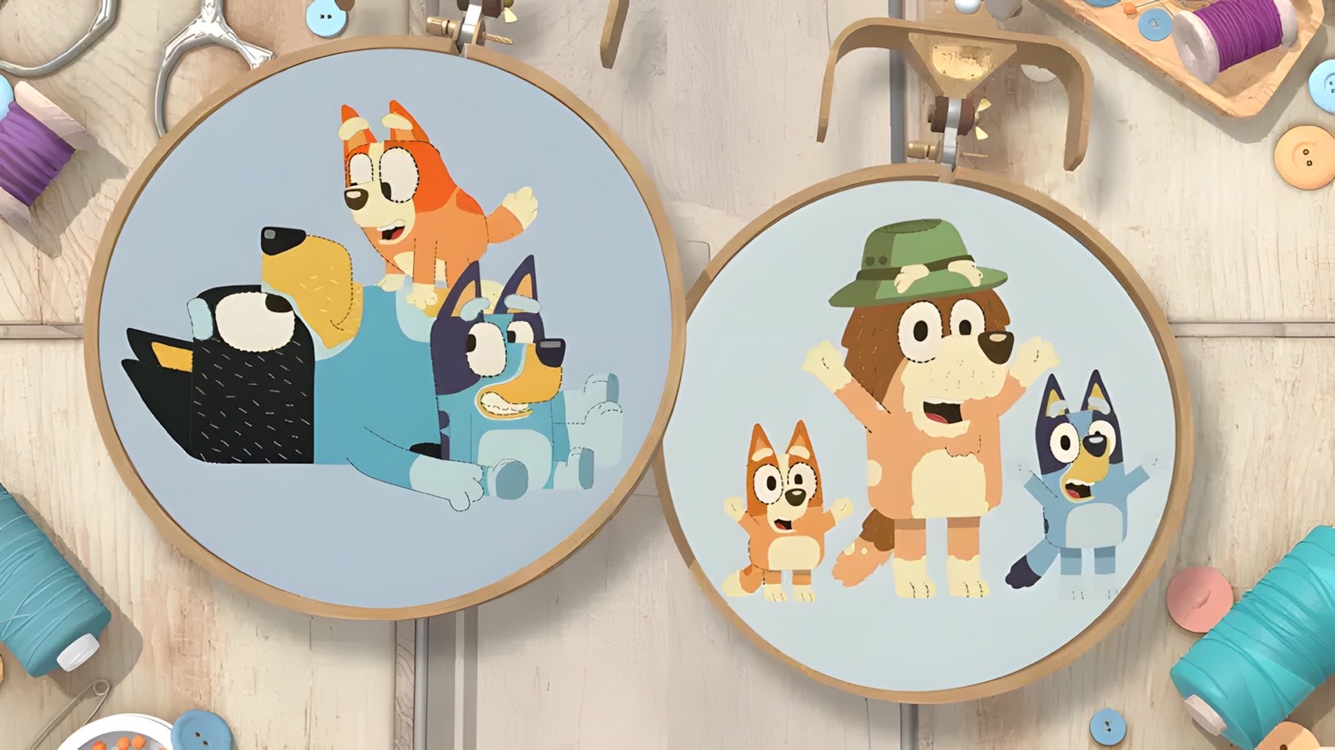 Banner zum Bluey-Crossover von Stitch mit zwei Stickrahmen
