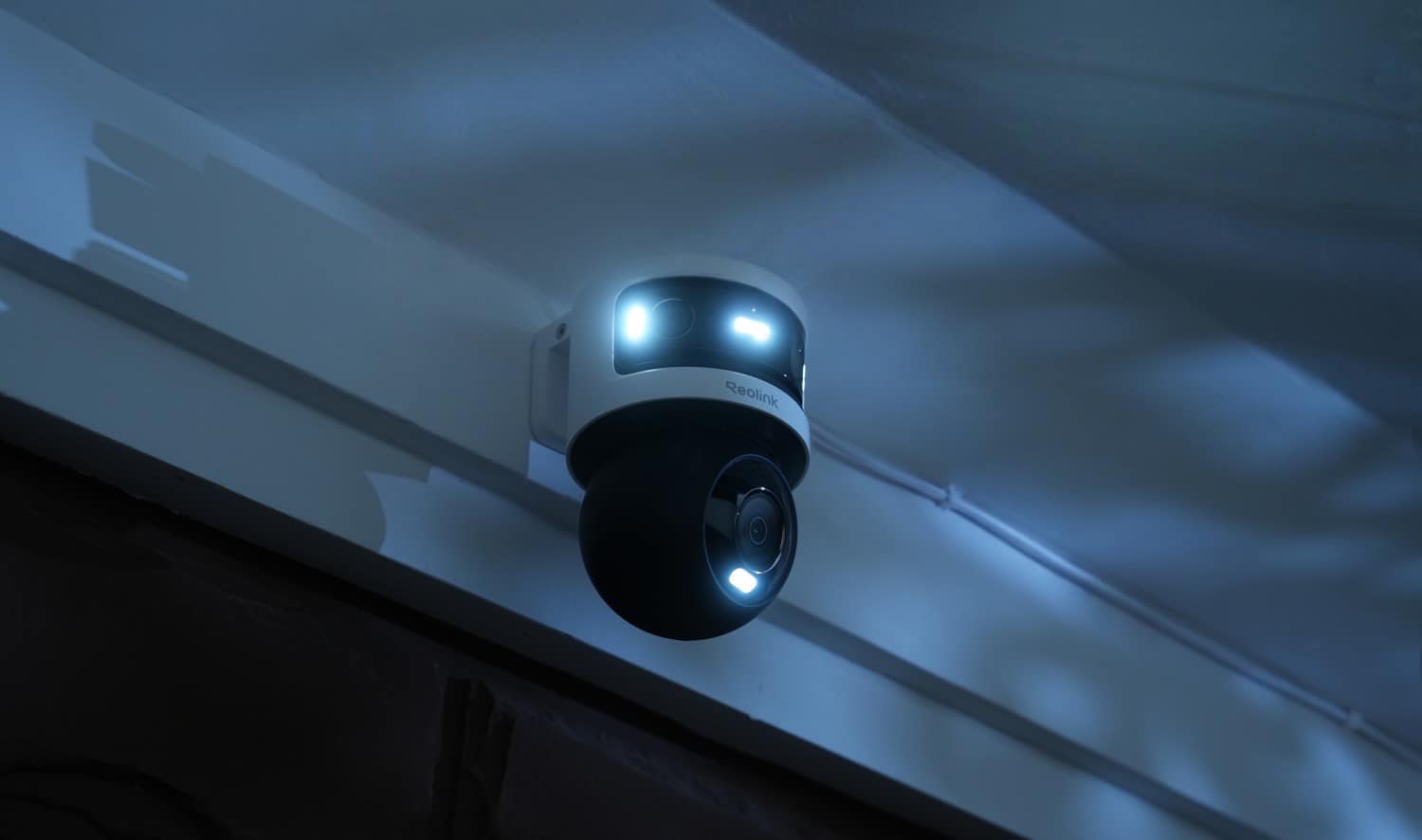 Reolink OMVI 3i PoE an einer Hauswand