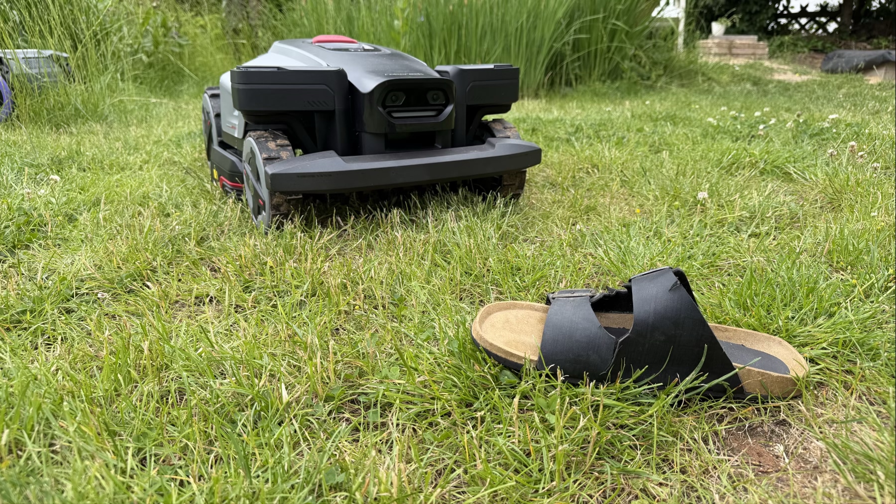 Roborock RockMow Z1 erkennt Hindernisse