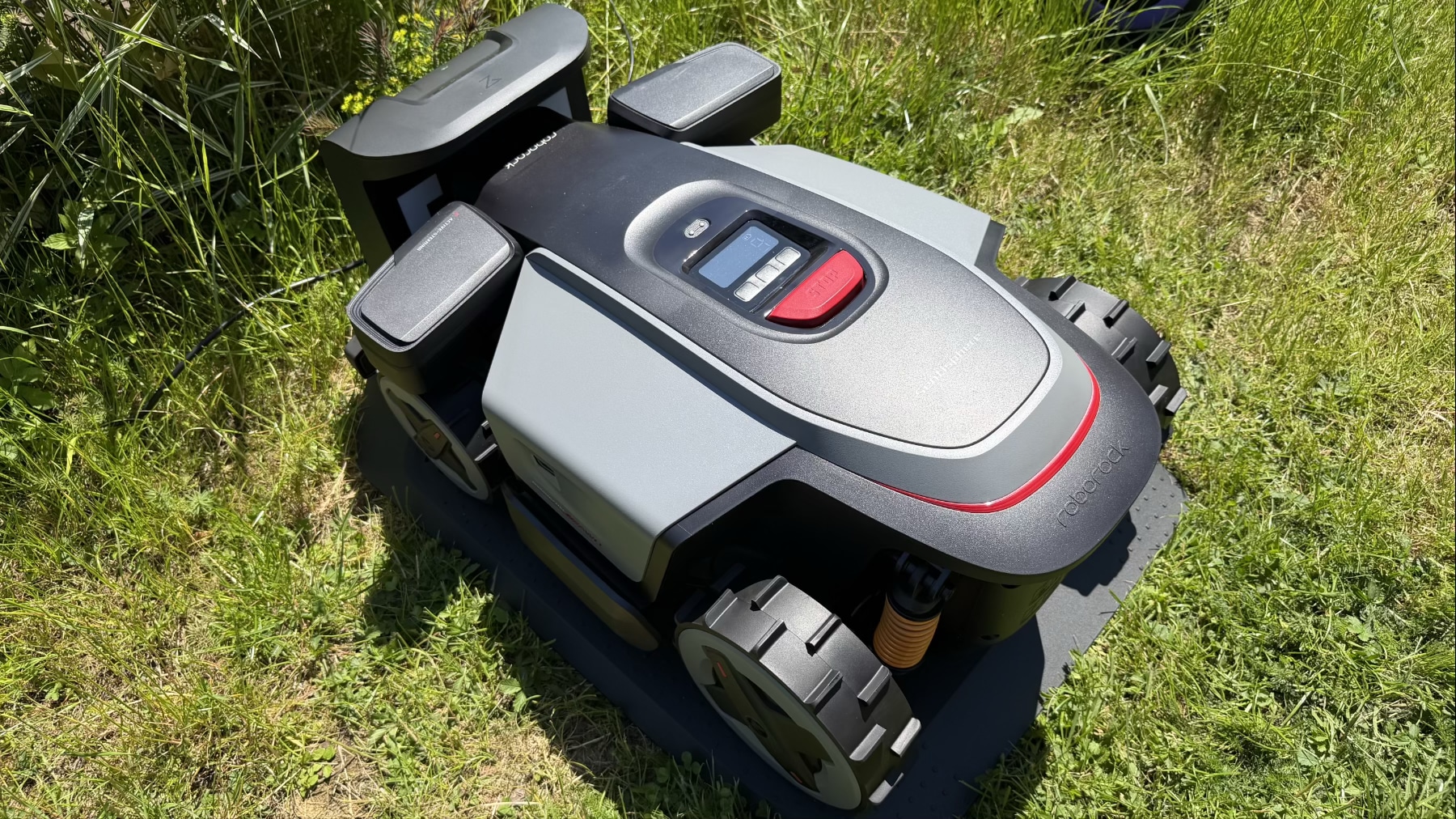 Roborock RockMow Z1 in Station