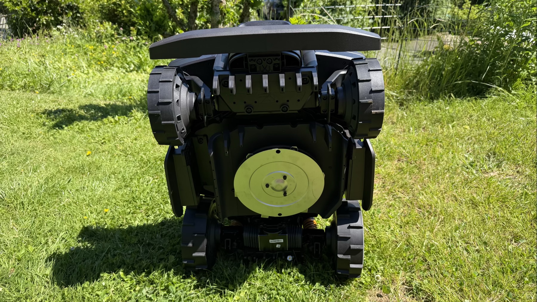 Roborock RockMow Z1 von unten