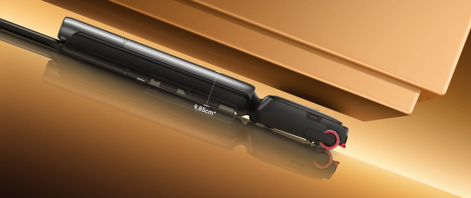 Detailansicht des Dreame T16 Pro Heat, der unter einem Möbelstück reinigt