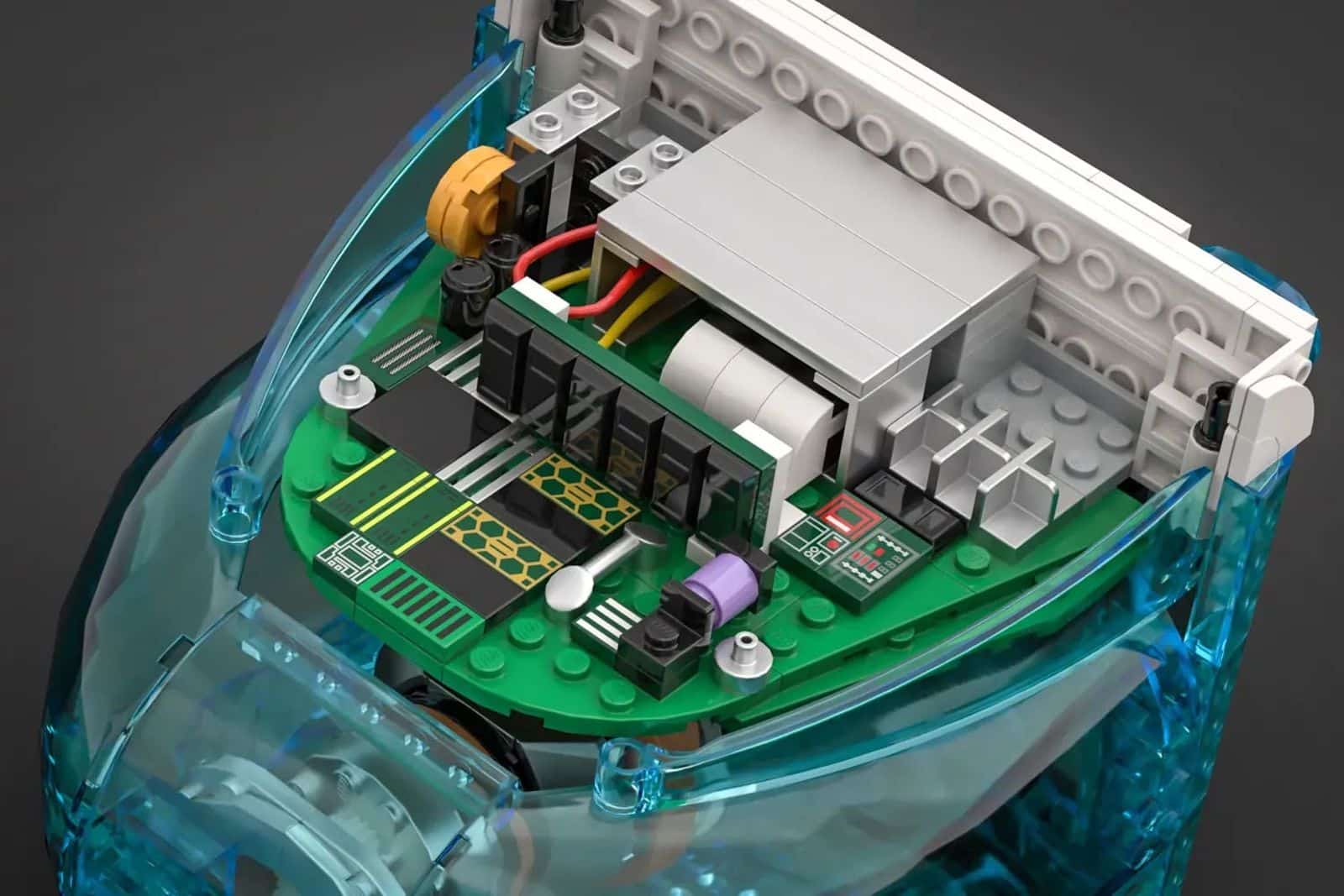 Die Hauptplatine des Lego iMacs