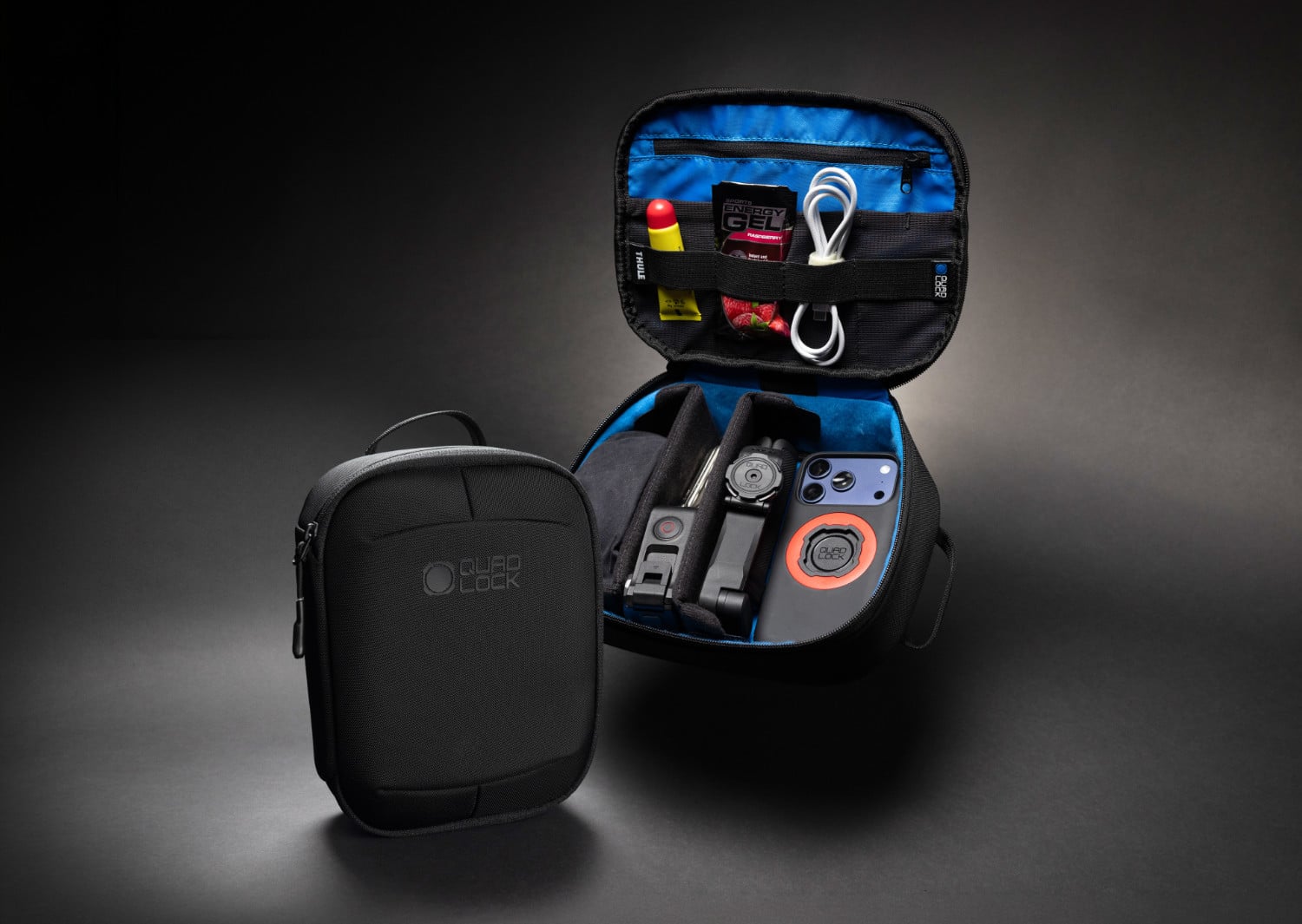 QuadLock Travel Organiser in der Größe Large im geöffneten und geschlossenem Zustand