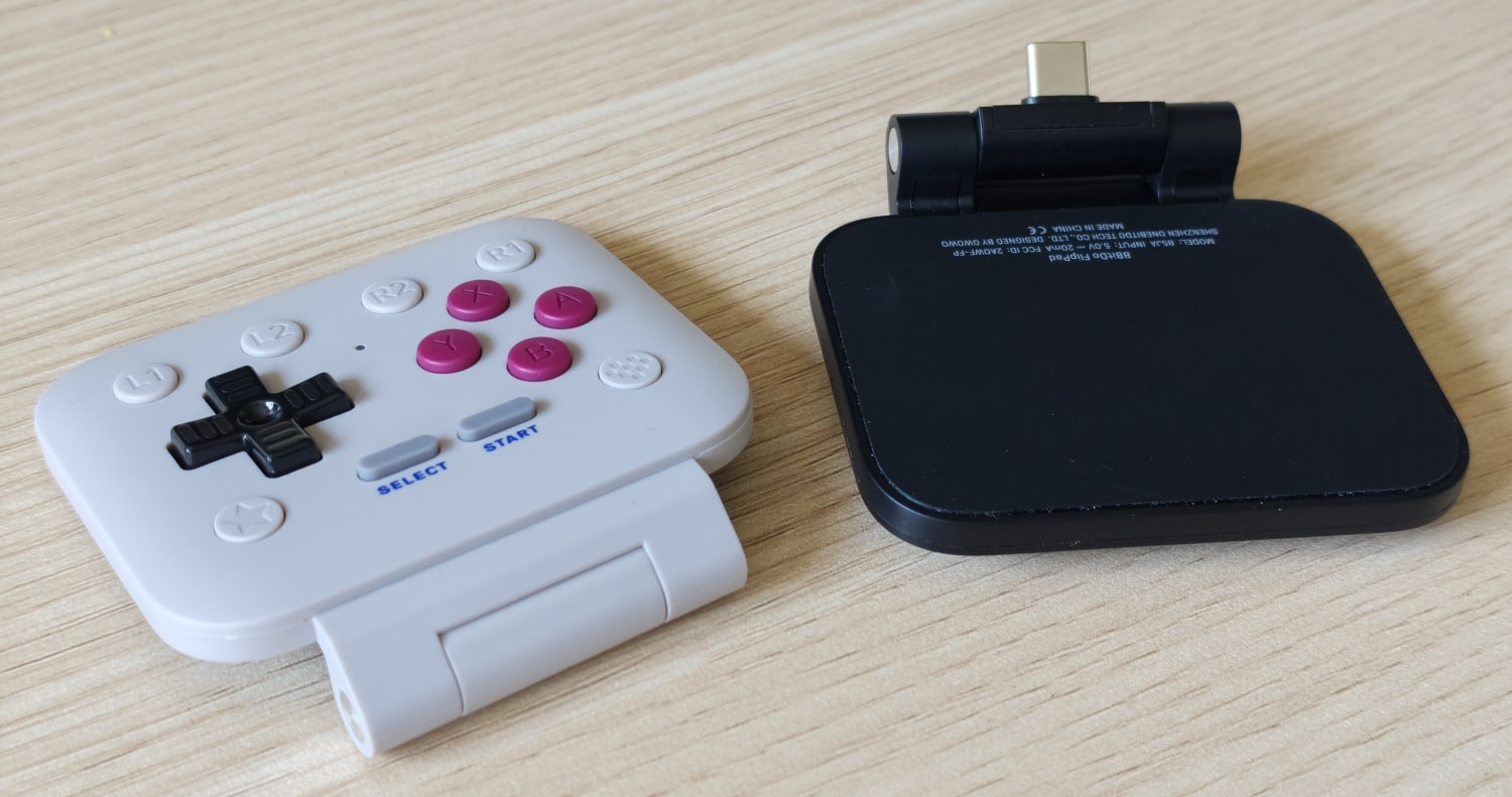 Vorder- und Rückseite des 8BitDo FlipPads