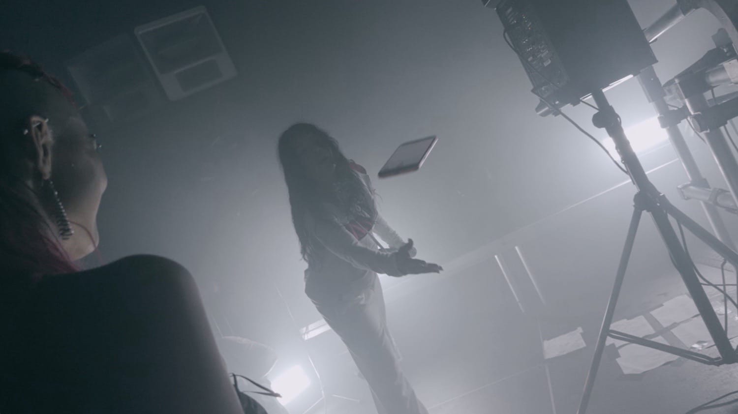 Szene aus dem "Kairo"-Musikvideo von Brutalismus 3000