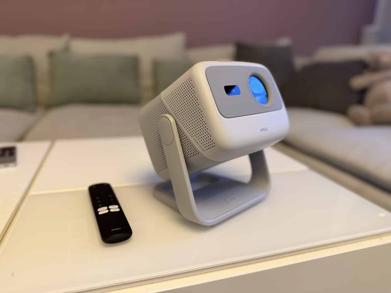 Der JMGO N1S 4K im Wohnzimmer