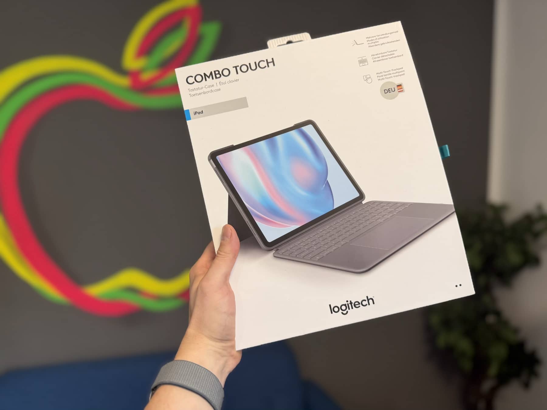 <span class="entry-title-primary">Wochenend-Gewinnspiel: Dieses Case verwandelt das iPad in eine Workstation</span> <span class="entry-subtitle">Logitech Combo Touch Keyboard Case in der Verlosung</span>