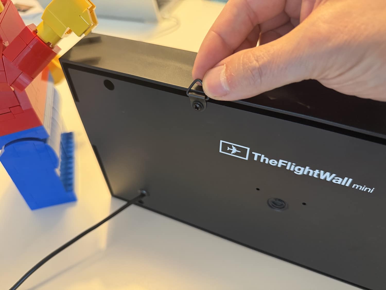 Haken an der Hinterseite des LED-Bildschirms