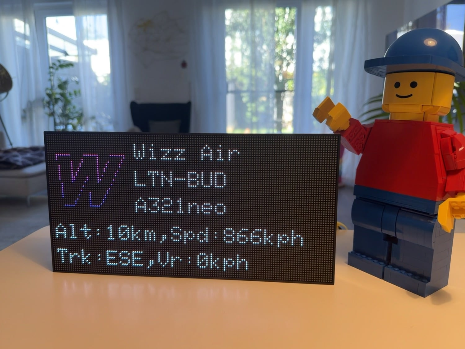 <span class="entry-title-primary">TheFlightWall im Test: LED-Anzeige liefert Flugzeugdaten direkt an die Wand</span> <span class="entry-subtitle">Gadget für Luftfahrt-Fans</span>