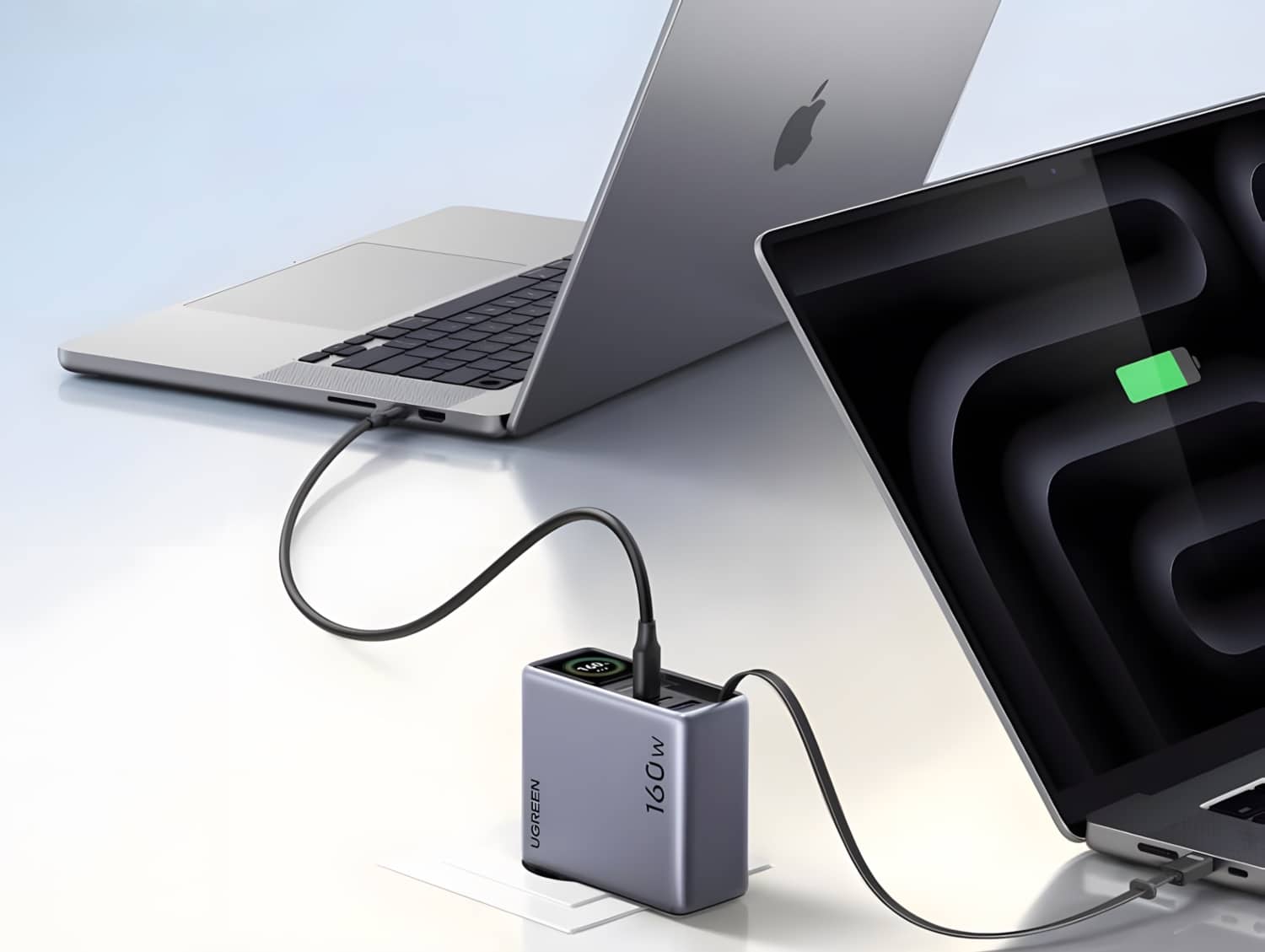 Ugreen Nexode Pro 160W lädt gleichzeitig zwei MacBooks auf