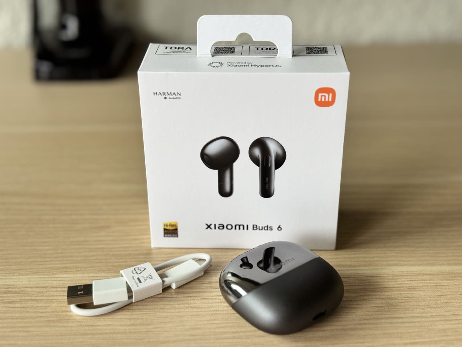 Xiaomi Buds 6 mit Ladecase, Verpackung und Ladekabel