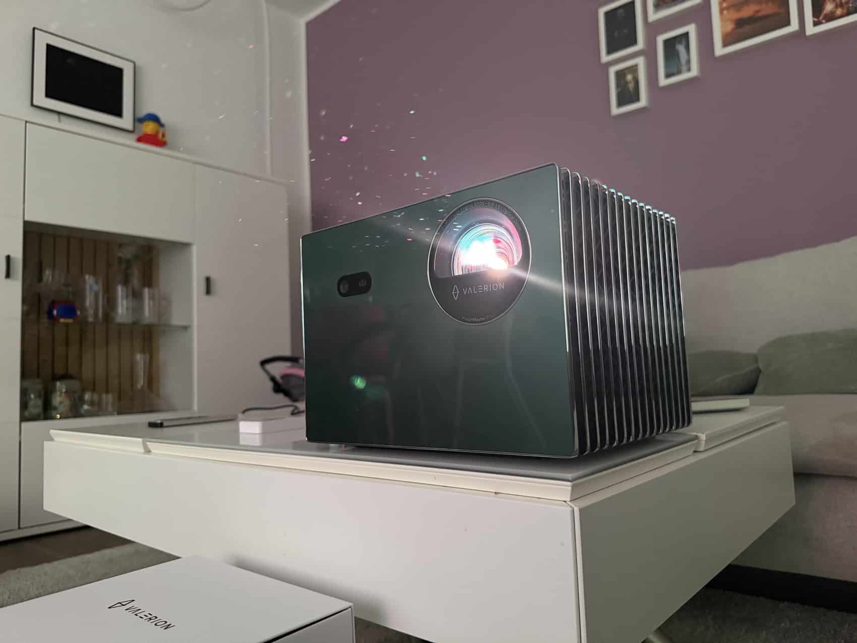 <span class="entry-title-primary">AWOL Valerion Pro 2 im Test: So wird jeder Fernseher zum Winzling</span> <span class="entry-subtitle">4K-Beamer mit Laser-Technik und 3.000 Lumen</span>