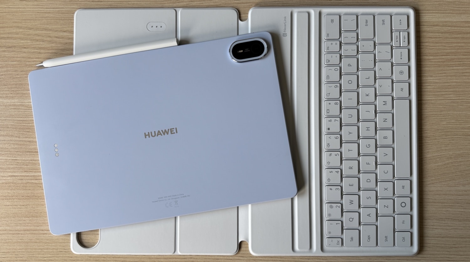 Huawei MatePad Air mit Zubehör: Tastaturhülle und M-Pencil Pro