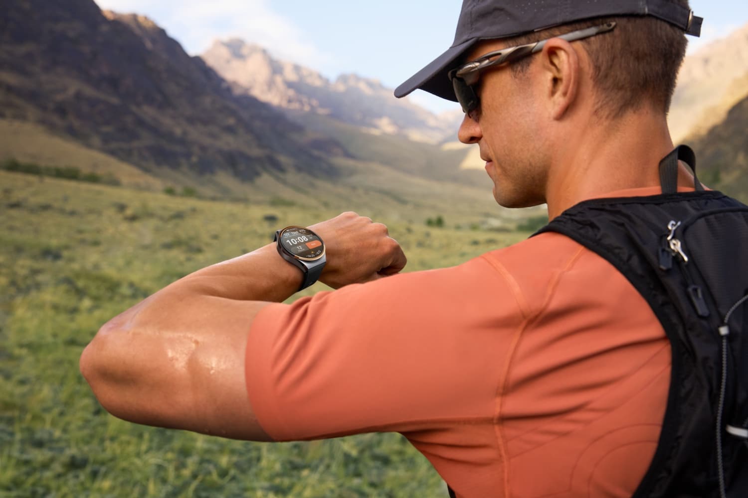 Huawei Watch 6 Pro in einer Outdoor-Szene