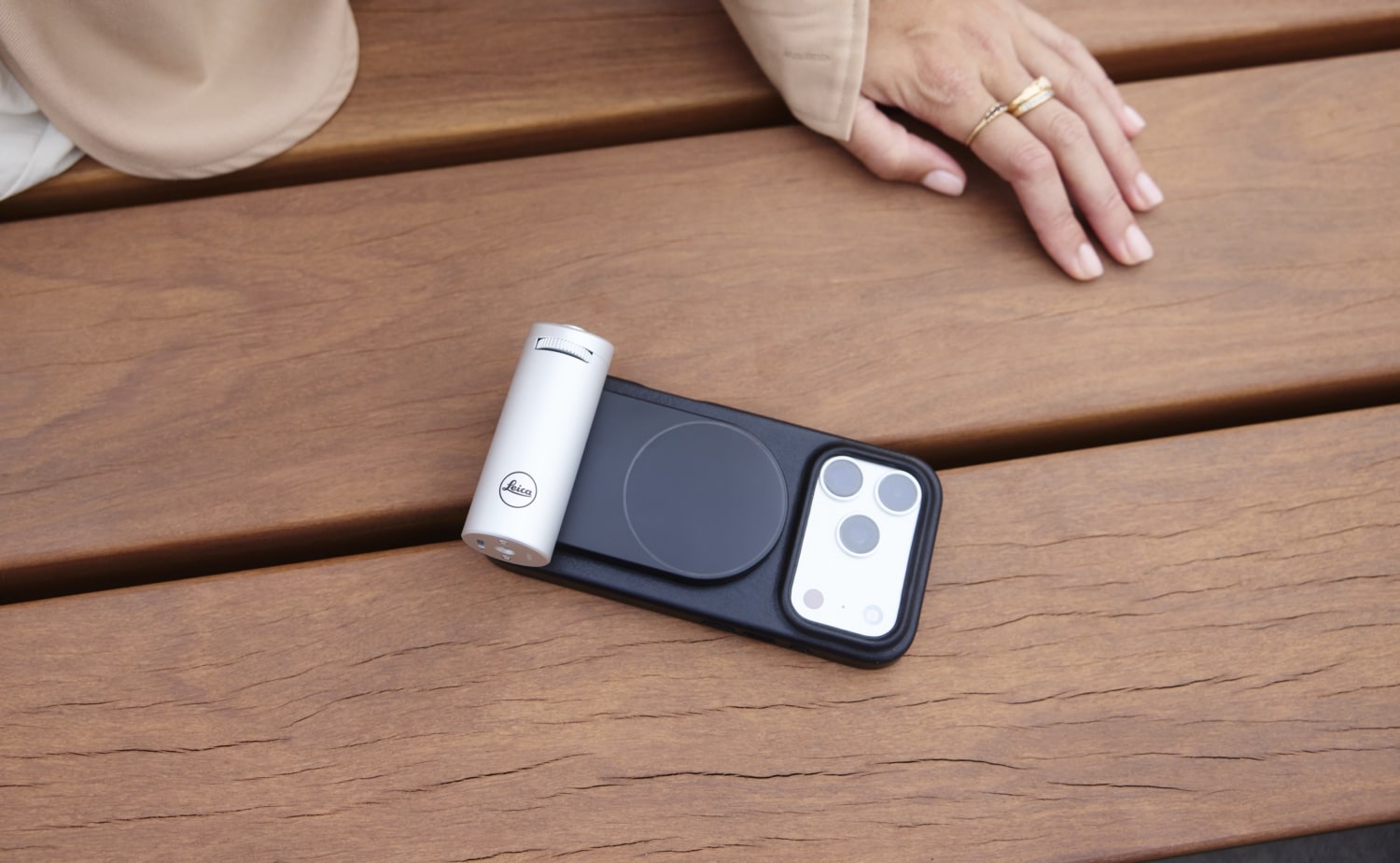 <span class="entry-title-primary">Leica LUX 2.0: Leica baut das eigene iPhone-Foto-System weiter aus</span> <span class="entry-subtitle">Update für die Kamera-App und neues Zubehör</span>